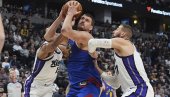 AMERIKANCI U ŠOKU! Nikola Jokić ostvario DVA tripl-dabla na jednom meču! (VIDEO) AMERIKANCI U ŠOKU! Nikola Jokić ostvario DVA tripl-dabla na jednom meču! (VIDEO)
