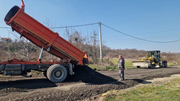 ЛАПОВО УРЕДИЛО ПРИЛАЗНИ ПУТ: Безбеднији приступ запосленима и добављачима ЛАПОВО УРЕДИЛО ПРИЛАЗНИ ПУТ: Безбеднији приступ запосленима и добављачима