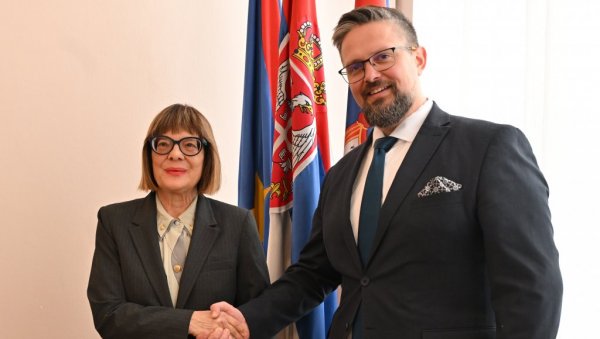 ПОСВЕЋЕНОСТ МЕЂУРЕГИОНАЛНОЈ САРАДЊИ: Председници Скупштине и Владе АП Војводине размотрили приоритетне пројекте ПОСВЕЋЕНОСТ МЕЂУРЕГИОНАЛНОЈ САРАДЊИ: Председници Скупштине и Владе АП Војводине размотрили приоритетне пројекте