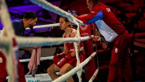 SPEKTAKL U NIŠU: Italijanska pevačka zvezda na otvaranju Svetskog prvenstva za bokserke SPEKTAKL U NIŠU: Italijanska pevačka zvezda na otvaranju Svetskog prvenstva za bokserke