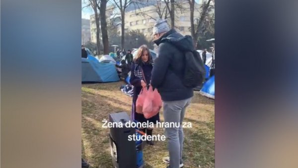 СТИГЛА ХРАНА И ОГРОМНА ПОДРШКА: Жена донела намирницие за студенте који желе да уче (ВИДЕО) СТИГЛА ХРАНА И ОГРОМНА ПОДРШКА: Жена донела намирницие за студенте који желе да уче (ВИДЕО)