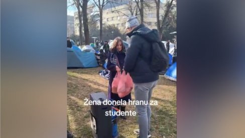 STIGLA HRANA I OGROMNA PODRŠKA: Žena donela namirnicie za studente koji žele da uče (VIDEO) STIGLA HRANA I OGROMNA PODRŠKA: Žena donela namirnicie za studente koji žele da uče (VIDEO)