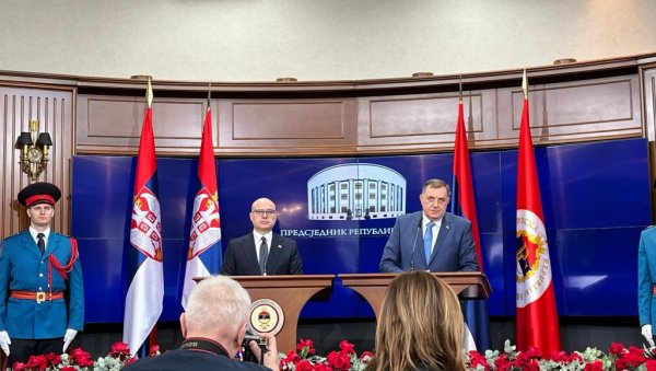 СТУДЕНТИ КОЈИ СУ ПРЕСПАВАЛИ ИСПРЕД ПРЕДСЕДНИШТВА ЖЕЛЕ ДА ОСТВАРЕ СВОЈА ПРАВА И ОБАВЕЗЕ Премијер Вучевић истакао да ће примити њихове пред СТУДЕНТИ КОЈИ СУ ПРЕСПАВАЛИ ИСПРЕД ПРЕДСЕДНИШТВА ЖЕЛЕ ДА ОСТВАРЕ СВОЈА ПРАВА И ОБАВЕЗЕ Премијер Вучевић истакао да ће примити њихове пред