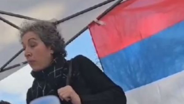 ЖЕНА ПРЕТИ СТУДЕНТИМА КОЈИ ЖЕЛЕ ДА СТУДИРАЈУ: Београд није отворен град што се мене тиче, за све вас (ВИДЕО) ЖЕНА ПРЕТИ СТУДЕНТИМА КОЈИ ЖЕЛЕ ДА СТУДИРАЈУ: Београд није отворен град што се мене тиче, за све вас (ВИДЕО)
