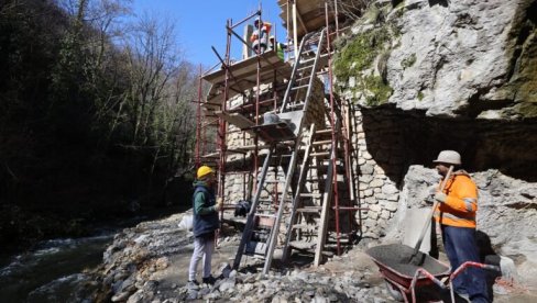 DO AVGUSTA ZAVRETAK VODENE KULE: Radovi na užičkom Starom gradu DO AVGUSTA ZAVRETAK VODENE KULE: Radovi na užičkom Starom gradu