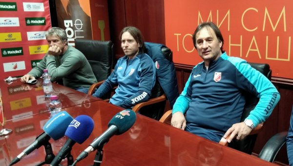 ДА ПОПРАВИМО ГЛАВЕ ИГРАЧИМА Мирослав Тањга, нови стратег фудбалера Војводине уноси нову енергију ДА ПОПРАВИМО ГЛАВЕ ИГРАЧИМА Мирослав Тањга, нови стратег фудбалера Војводине уноси нову енергију