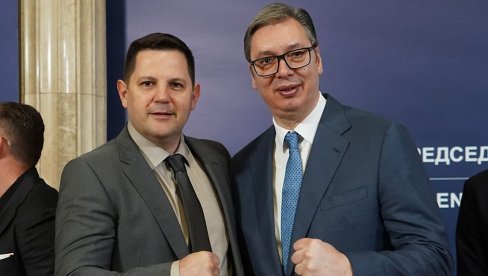 BOROVČANIN ZA NOVOSTI: Vučić verovao u boks kada niko nije! Srbija je centar bokserskog sveta, najbolje tek dolazi BOROVČANIN ZA NOVOSTI: Vučić verovao u boks kada niko nije! Srbija je centar bokserskog sveta, najbolje tek dolazi
