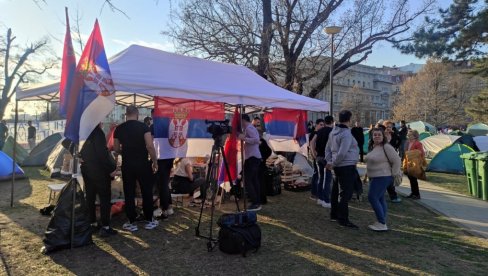 NADAMO SE DA ĆE NAS ISPOŠTOVATI Studenti koji žele da uče pozvali rektore i dekane sutra u podne na razgovor u Pionirski park NADAMO SE DA ĆE NAS ISPOŠTOVATI Studenti koji žele da uče pozvali rektore i dekane sutra u podne na razgovor u Pionirski park
