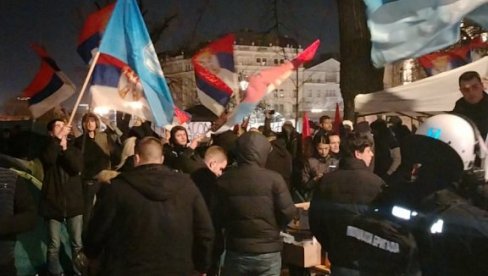 VUČIĆ O NAPADU BLOKADERA NA STUDENTE KOJI HOĆE DA UČE: To je toliko skandalozno da reči nemam VUČIĆ O NAPADU BLOKADERA NA STUDENTE KOJI HOĆE DA UČE: To je toliko skandalozno da reči nemam