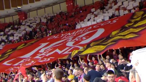NESTVARNA KOREOGRAFIJA: Ovo su navijači uradili pred duel Olimpijakos - Partizan (VIDEO) NESTVARNA KOREOGRAFIJA: Ovo su navijači uradili pred duel Olimpijakos - Partizan (VIDEO)