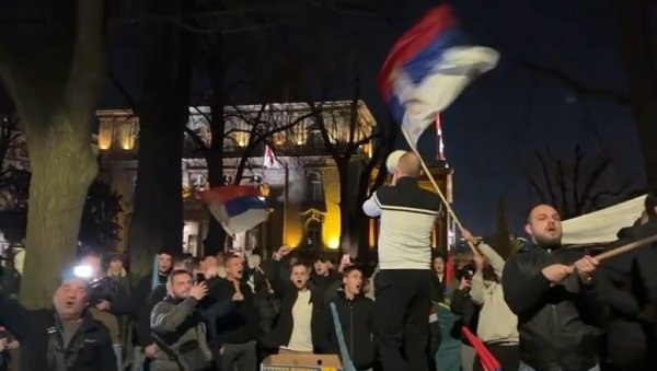 РАЗВИЛИ ЗАСТАВЕ И ЈАСНО ПОРУЧУЈУ ДА ХОЋЕ ДА УЧЕ: Студенти одговарају банди блокадера и нерадника (ВИДЕО) РАЗВИЛИ ЗАСТАВЕ И ЈАСНО ПОРУЧУЈУ ДА ХОЋЕ ДА УЧЕ: Студенти одговарају банди блокадера и нерадника (ВИДЕО)