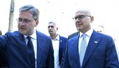 НИКОЛА СЕЛАКОВИЋ ЈЕ МУЧКИ ЈЕ УДАРЕН СА ЛЕЂА Вучевић о нападу на министра: Очекујем хитну реакцију надлежних органа