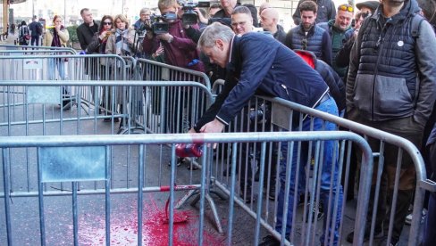 RUSI PIŠU: EU i Velika Britanija organizatori obojene revolucije u Srbiji RUSI PIŠU: EU i Velika Britanija organizatori obojene revolucije u Srbiji