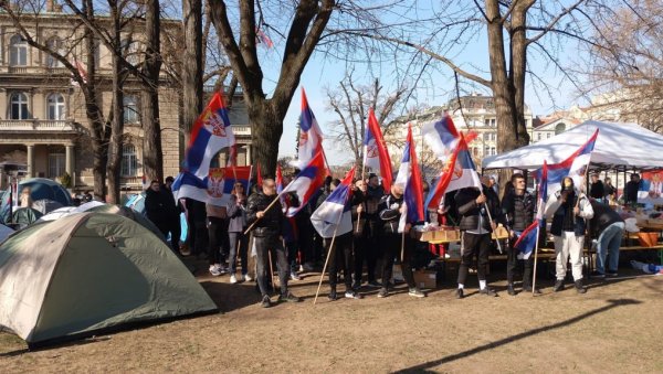 НАСТАВЉА СЕ ЛИНЧ СТУДЕНАТА КОЈИ ЖЕЛЕ ДА УЧЕ: Објавили им бројеве телефона НАСТАВЉА СЕ ЛИНЧ СТУДЕНАТА КОЈИ ЖЕЛЕ ДА УЧЕ: Објавили им бројеве телефона