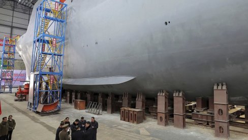 SEVERNA KOREJA PREDSTAVILA PRVU NUKLEARNU PODMORNICU: Kim DŽong Un obišao mesto izgradnje (FOTO) SEVERNA KOREJA PREDSTAVILA PRVU NUKLEARNU PODMORNICU: Kim DŽong Un obišao mesto izgradnje (FOTO)
