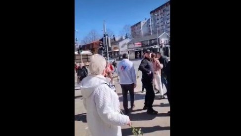 SRAMOTNE SCENE U ŽARKOVU: Dete vrišti i plače dok izgrednik napada članove SNS i lomi štand sa cvećem SRAMOTNE SCENE U ŽARKOVU: Dete vrišti i plače dok izgrednik napada članove SNS i lomi štand sa cvećem