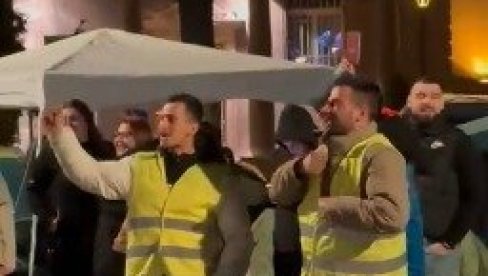 PROVOKATORKE DOŠLE U PIONIRSKI PARK Studenti odgovorili: Hoćemo da učimo! (VIDEO) PROVOKATORKE DOŠLE U PIONIRSKI PARK Studenti odgovorili: Hoćemo da učimo! (VIDEO)