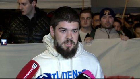 STUDENT BLOKADER SE PRIDRUŽIO STUDENTIMA KOJI ŽELE DA UČE: Došao sam ovde kad su neke moje kolege počele otvoreno da se bave dnevnom politik STUDENT BLOKADER SE PRIDRUŽIO STUDENTIMA KOJI ŽELE DA UČE: Došao sam ovde kad su neke moje kolege počele otvoreno da se bave dnevnom politik