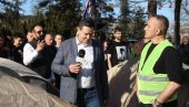 OVO JE BOLESNO: RTS je dotakao dno, evo kako huškaju na sukobe u Srbiji (VIDEO) OVO JE BOLESNO: RTS je dotakao dno, evo kako huškaju na sukobe u Srbiji (VIDEO)