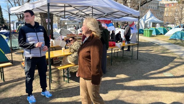ПРОФЕСОРКА СВЕТЛАНА ВУЈОВИЋ СА СТУДЕНТИМА КОЈИ ЖЕЛЕ ДА УЧЕ: Разговараће са младима који желе назад на факултете (ФОТО/ВИДЕО) ПРОФЕСОРКА СВЕТЛАНА ВУЈОВИЋ СА СТУДЕНТИМА КОЈИ ЖЕЛЕ ДА УЧЕ: Разговараће са младима који желе назад на факултете (ФОТО/ВИДЕО)