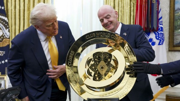 ТРАМП НИЈЕ МОГАО ДА ВЕРУЈЕ: Ево шта се десило у Белој кући (ВИДЕО) ТРАМП НИЈЕ МОГАО ДА ВЕРУЈЕ: Ево шта се десило у Белој кући (ВИДЕО)