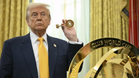AMERI SE KRSTE I LEVOM I DESNOM RUKOM! Donald Tramp organizuje sportsko takmičenje u Beloj kući