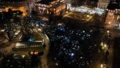 VELIČANSTVENO Studenti osvetleli Pionirski park: Hoćemo da učimo (VIDEO) VELIČANSTVENO Studenti osvetleli Pionirski park: Hoćemo da učimo (VIDEO)