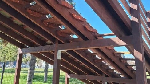 LOMILI MOBILIJAR, UNIŠTILI SPRAVE, OŠTETILI TERENE: Vandali demolirali Avantura park u Kragujevcu LOMILI MOBILIJAR, UNIŠTILI SPRAVE, OŠTETILI TERENE: Vandali demolirali Avantura park u Kragujevcu