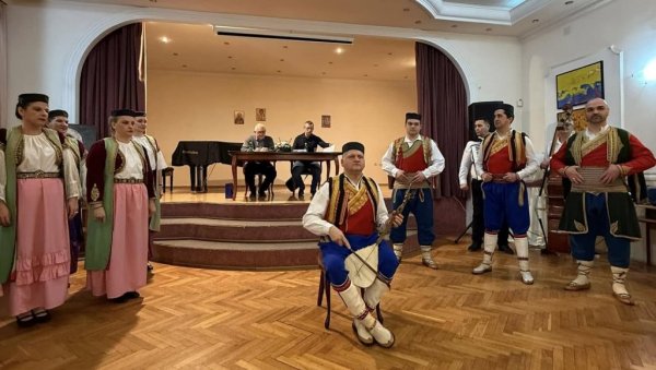 И ГУСЛЕ У АМАНЕТ: Фолклорно благо, прикупљано пола века, даровано Културном центру у Врбасу И ГУСЛЕ У АМАНЕТ: Фолклорно благо, прикупљано пола века, даровано Културном центру у Врбасу