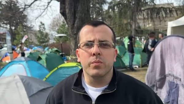 МЛАДИЋ ИЗ НОВОГ САДА ЗА НОВОСТИ: Боримо се и за ове који блокирају - да им не пропадне академска година (ВИДЕО) МЛАДИЋ ИЗ НОВОГ САДА ЗА НОВОСТИ: Боримо се и за ове који блокирају - да им не пропадне академска година (ВИДЕО)