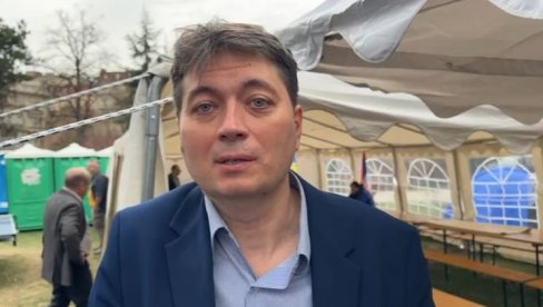 JEDNU DRŽAVU IMAMO, NJU MORAMO DA ČUVAMO: Profesor Volarević poručio studentima tri važne stvari (VIDEO) JEDNU DRŽAVU IMAMO, NJU MORAMO DA ČUVAMO: Profesor Volarević poručio studentima tri važne stvari (VIDEO)