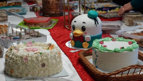 TORTE PRAVLJENJE DECI S LJUBAVLJU: U Somboru održana tradicionalna izložba torti i kolača TORTE PRAVLJENJE DECI S LJUBAVLJU: U Somboru održana tradicionalna izložba torti i kolača