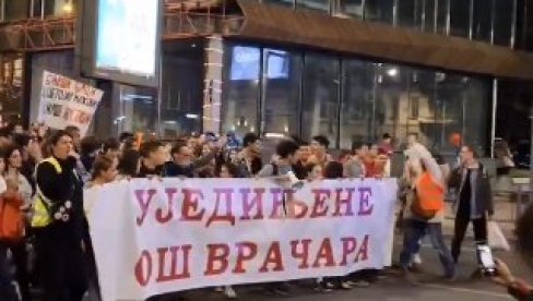 SRAM VAS BILO: Đilasovci zloupotrebljavaju dečicu za dolazak na vlast SRAM VAS BILO: Đilasovci zloupotrebljavaju dečicu za dolazak na vlast