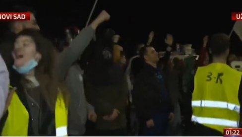 STUDENTI SKAČU OD SREĆE NA MESTU GDE JE 15 LJUDI POGINULO: I u trenutku dok su im kolege izbile oko policajcu! STUDENTI SKAČU OD SREĆE NA MESTU GDE JE 15 LJUDI POGINULO: I u trenutku dok su im kolege izbile oko policajcu!