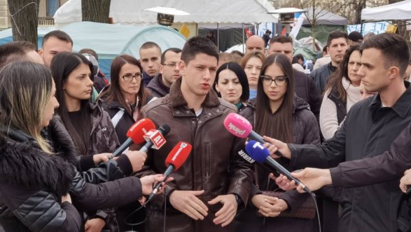 ОГРАЂУЈЕМО СЕ ОД СВАКОГ НАСИЉА Павловић: Студенти блокадери вређали су нас, провоцирали (ВИДЕО) ОГРАЂУЈЕМО СЕ ОД СВАКОГ НАСИЉА Павловић: Студенти блокадери вређали су нас, провоцирали (ВИДЕО)