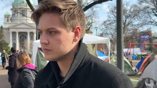 ПОДРШКА КОЛЕГАМА КОЈИ ТРПЕ ПРИТИСАК Студент Матија: Мирно протестујемо, никог не провоцирамо (ВИДЕО) ПОДРШКА КОЛЕГАМА КОЈИ ТРПЕ ПРИТИСАК Студент Матија: Мирно протестујемо, никог не провоцирамо (ВИДЕО)