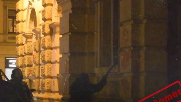 ИРОНИЈА КОЈУ НАМ НАМЕЋУ (ВИДЕО) ИРОНИЈА КОЈУ НАМ НАМЕЋУ (ВИДЕО)