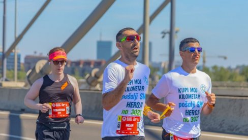 ON JE HEROJ BEOGRADSKOG MARATONA! Milan je slep, ali ga to ne sprečava da trči ON JE HEROJ BEOGRADSKOG MARATONA! Milan je slep, ali ga to ne sprečava da trči