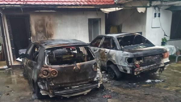 УХАПШЕНА ДВОЈИЦА ДРЖАВЉАНА БиХ: Физички обрачун па паљење возила УХАПШЕНА ДВОЈИЦА ДРЖАВЉАНА БиХ: Физички обрачун па паљење возила