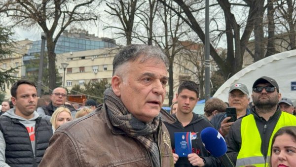 БРАНИСЛАВ ЛЕЧИЋ ПОДРЖАО СТУДЕНТЕ КОЈИ ЖЕЛЕ ДА УЧЕ: Зоран Ђинђић би у овим околностима био потпуно са вама (ФОТО/ВИДЕО) БРАНИСЛАВ ЛЕЧИЋ ПОДРЖАО СТУДЕНТЕ КОЈИ ЖЕЛЕ ДА УЧЕ: Зоран Ђинђић би у овим околностима био потпуно са вама (ФОТО/ВИДЕО)