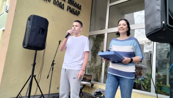 ХОЋУ ДА УЧИМ И ИДЕМ У ШКОЛУ! Скуп подршке просветарима и ђацима у Новом Саду ХОЋУ ДА УЧИМ И ИДЕМ У ШКОЛУ! Скуп подршке просветарима и ђацима у Новом Саду