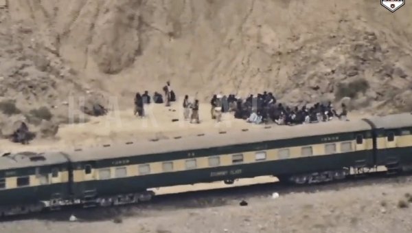 ДЕСЕТИНЕ МРТВИХ И РАЊЕНИХ: Пакистанска војска завршила антитерористичку операцију ослобађања талаца из воза (ВИДЕО) ДЕСЕТИНЕ МРТВИХ И РАЊЕНИХ: Пакистанска војска завршила антитерористичку операцију ослобађања талаца из воза (ВИДЕО)
