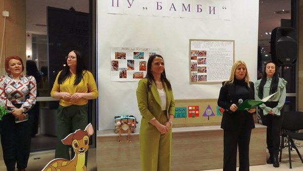 ДЕЧЈА МАШТА МОЖЕ СВАШТА: Необична изложба дидактичких играчака у Параћину (ФОТО) ДЕЧЈА МАШТА МОЖЕ СВАШТА: Необична изложба дидактичких играчака у Параћину (ФОТО)