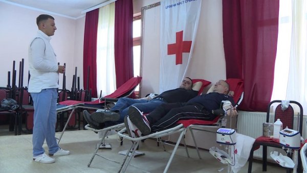 ПРИКУПЉЕНО 40 ЈЕДИНИЦА КРВИ: Акција ЦК Јагодина (ФОТО) ПРИКУПЉЕНО 40 ЈЕДИНИЦА КРВИ: Акција ЦК Јагодина (ФОТО)