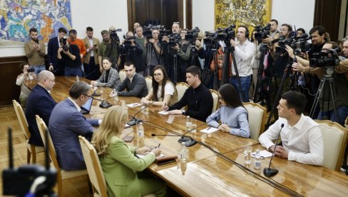 IMAM ZA VAS JEDNU MOLBU Vučić sa studentima koji žele da uče: Probudila se Srbija, niko više neće da trpi njihov teror (VIDEO) IMAM ZA VAS JEDNU MOLBU Vučić sa studentima koji žele da uče: Probudila se Srbija, niko više neće da trpi njihov teror (VIDEO)