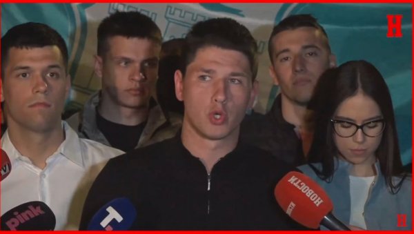 СТУДЕНТИ КОЈИ ЖЕЛЕ ДА УЧЕ НАКОН САСТАНКА СА ВУЧИЋЕМ: Донећемо одлуку у року од 24 сата (ФОТО/ВИДЕО) СТУДЕНТИ КОЈИ ЖЕЛЕ ДА УЧЕ НАКОН САСТАНКА СА ВУЧИЋЕМ: Донећемо одлуку у року од 24 сата (ФОТО/ВИДЕО)