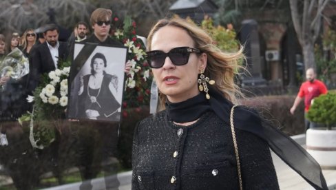 VENAC I BOLNA PORUKA: Kako se Marijana Mateus oprostila od Hafe Karić (FOTO) VENAC I BOLNA PORUKA: Kako se Marijana Mateus oprostila od Hafe Karić (FOTO)