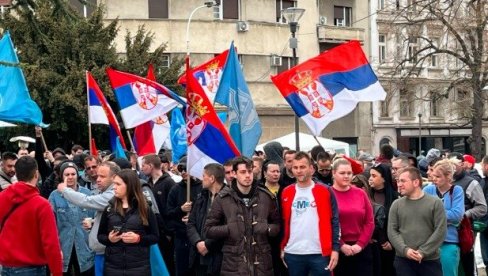 SVE VEĆI BROJ STUDENATA KOJI ŽELE DA UČE U PIONIRSKOM PARKU: Nisu odustali - Ostaju u parku (FOTO/VIDEO) SVE VEĆI BROJ STUDENATA KOJI ŽELE DA UČE U PIONIRSKOM PARKU: Nisu odustali - Ostaju u parku (FOTO/VIDEO)