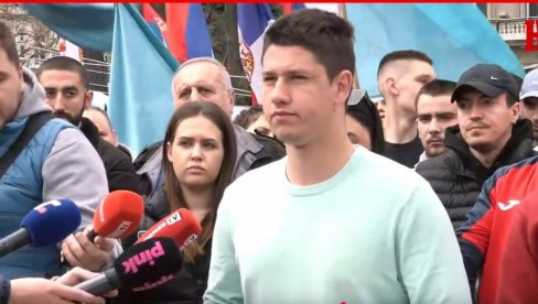 NE PLAŠIMO SE NIČEGA, HOĆEMO DA UČIMO, HOĆEMO DA STUDIRAMO Studenti koji žele da uče: Doneli smo odluku, ostajemo u Pionirskom parku NE PLAŠIMO SE NIČEGA, HOĆEMO DA UČIMO, HOĆEMO DA STUDIRAMO Studenti koji žele da uče: Doneli smo odluku, ostajemo u Pionirskom parku