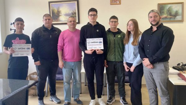 ПОБЕДИЛИ НА ТАКМИЧЕЊУ ИЗ РОБОТИКЕ: Браво за тим ОШ „Бранко Крсмановић“ из Сикирице код Параћина ПОБЕДИЛИ НА ТАКМИЧЕЊУ ИЗ РОБОТИКЕ: Браво за тим ОШ „Бранко Крсмановић“ из Сикирице код Параћина